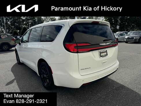 Used 2024 Chrysler Pacifica Touring-L image 20