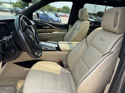 Used 2022 Cadillac Escalade ESV Premium Luxury AWD/4WD image 17