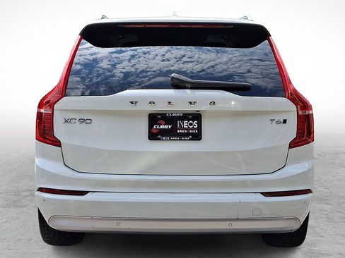 Used 2022 Volvo XC90 T6 Momentum AWD/4WD image 5