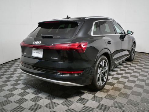 Used 2023 Audi e-tron Premium Plus w/ Premium Plus Package AWD/4WD image 3