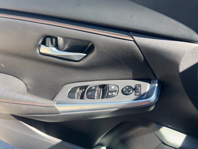 Used 2025 Nissan Sentra SR FWD image 13