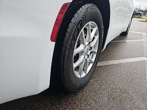 Used 2024 Chrysler Pacifica Touring-L image 35