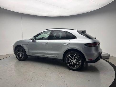 Certified 2026 Porsche Macan AWD/4WD image 3