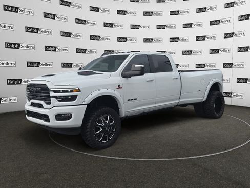 Used 2026 RAM 3500 Laramie AWD/4WD image 2