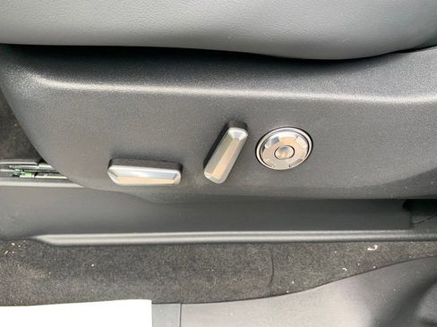 New 2026 Lincoln Navigator L Premier AWD/4WD image 27