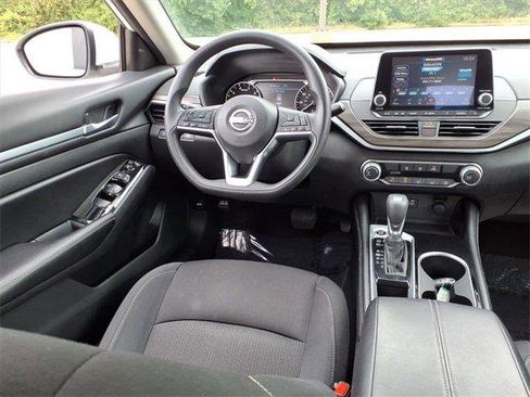 Used 2023 Nissan Altima 2.5 SV image 11