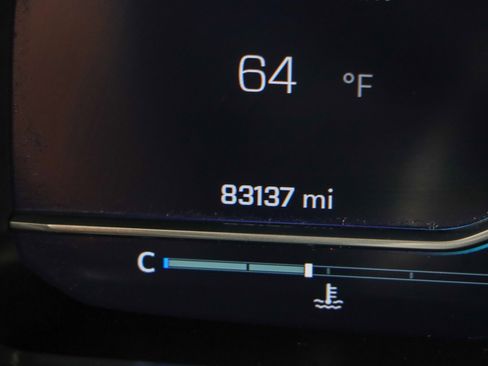 Used 2023 Chevrolet Suburban LT image 17