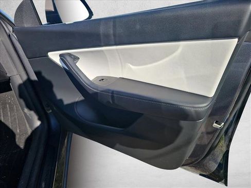 Used 2022 Tesla Model Y Performance image 22