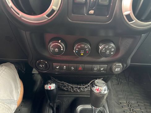 Used 2016 Jeep Wrangler Unlimited Rubicon AWD/4WD image 31