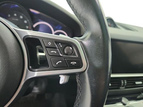 Used 2021 Porsche Cayenne w/ Premium Package image 36