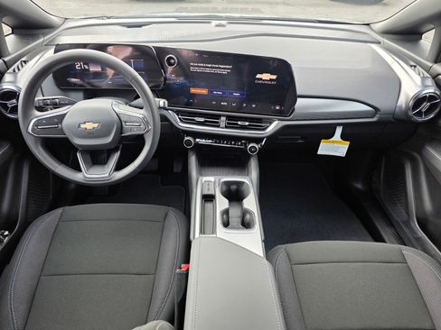 New 2026 Chevrolet Equinox EV LT image 18