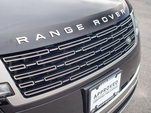 Used 2025 Land Rover Range Rover SE image 16