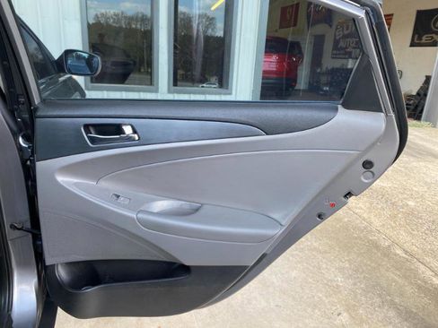 Used 2011 Hyundai Sonata SE FWD image 17