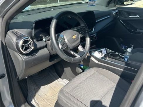 Used 2025 Chevrolet Equinox LT w/ Safety and Technology Package image 5