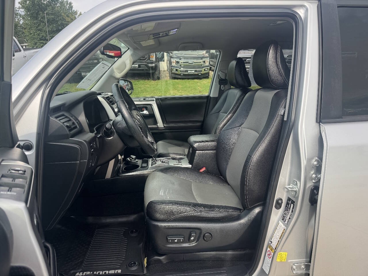 Used 2017 Toyota 4Runner SR5 Premium AWD/4WD image 11