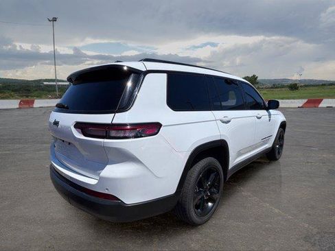 Used 2023 Jeep Grand Cherokee L Laredo AWD/4WD image 4