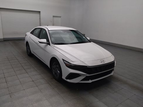Used 2024 Hyundai Elantra SEL FWD image 13