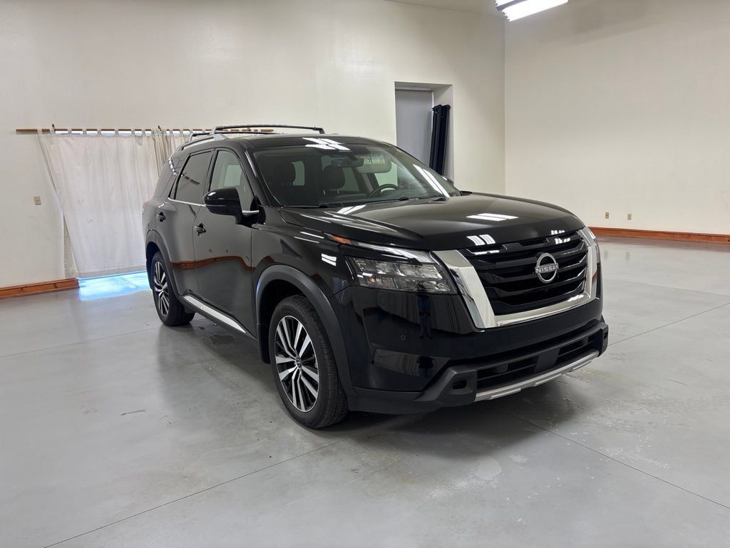 Used 2025 Nissan Pathfinder Platinum w/ Cargo Package FWD image 2