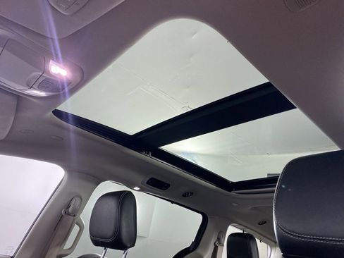 Used 2023 Chrysler Pacifica Limited image 15