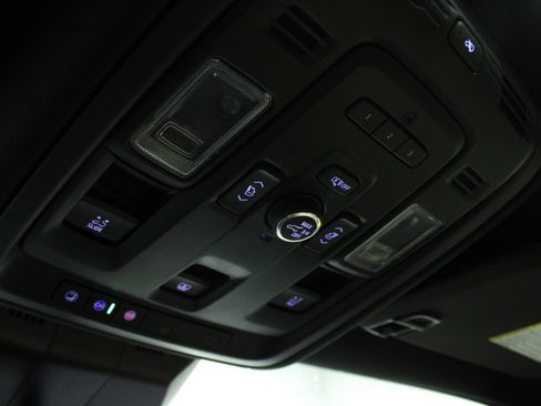 Used 2022 Cadillac Escalade Premium Luxury image 25