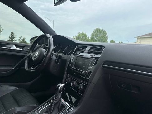 Used 2016 Volkswagen Golf 4-Door AWD/4WD image 25