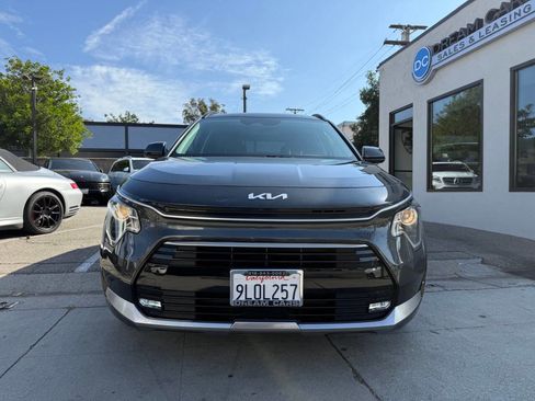 Used 2024 Kia Niro EX Touring image 3