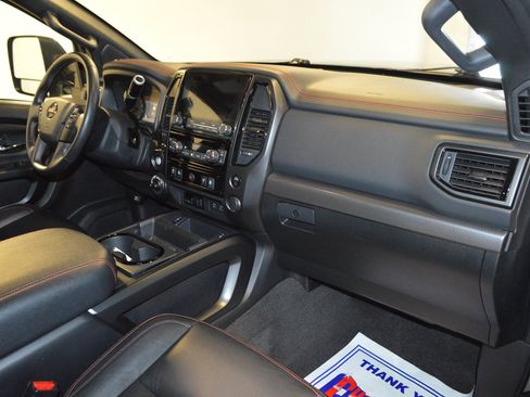 Used 2021 Nissan Titan PRO-4X w/ Pro-4x Convenience Package AWD/4WD image 10