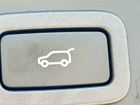 Used 2020 Jaguar F-PACE SVR image 13