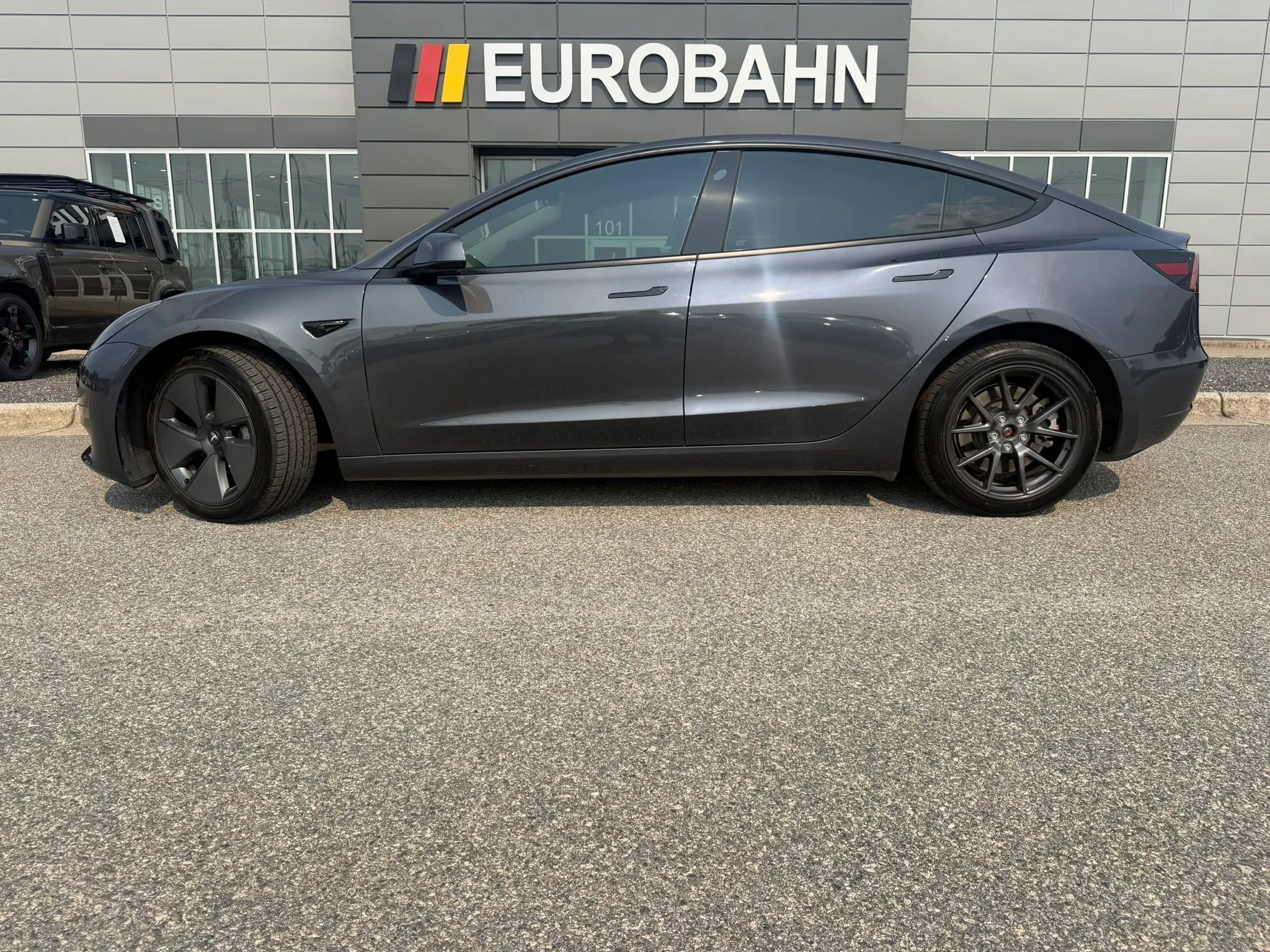 Used 2023 Tesla Model 3 Standard Range RWD image 2