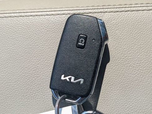 Used 2025 Kia Sportage EX w/ Premium Package FWD image 32