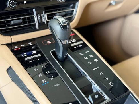 Certified 2023 Porsche Macan AWD/4WD image 17