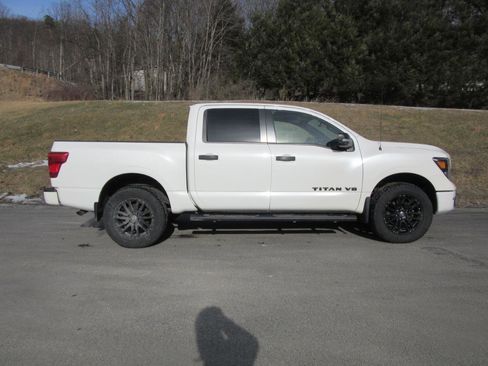 Used 2019 Nissan Titan SL w/ Midnight Edition AWD/4WD image 2