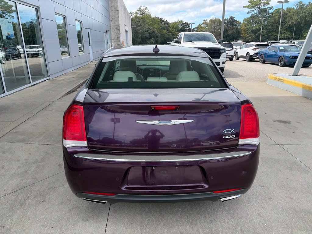 Used 2021 Chrysler 300 Touring L RWD image 6