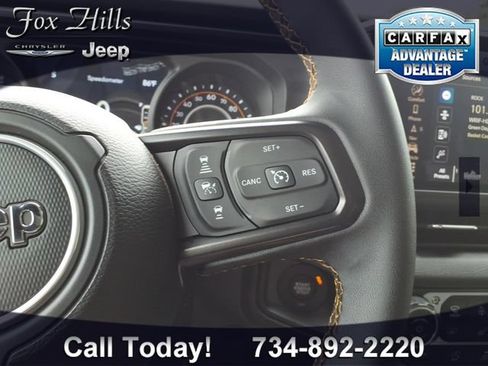 Used 2025 Jeep Gladiator Sport AWD/4WD image 18