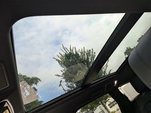 Used 2022 Land Rover Range Rover Sport HSE Silver Edition image 28