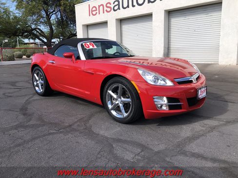 Used 2009 Saturn Sky w/ Premium Trim Package image 2