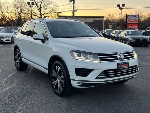 Used 2017 Volkswagen Touareg V6 image 3