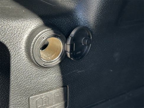 Used 2023 Jeep Wrangler Unlimited Sahara w/ Cold Weather Group image 15