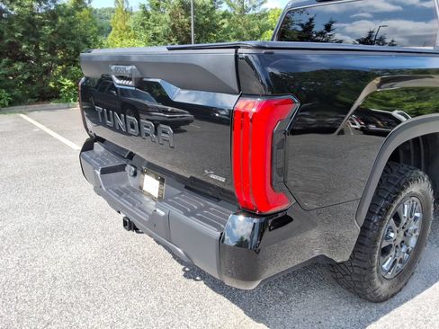 Used 2025 Toyota Tundra SR5 w/ SR5 Convenience Package AWD/4WD image 15
