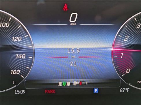 Used 2025 Mercedes-Benz GLB 250 4MATIC image 10