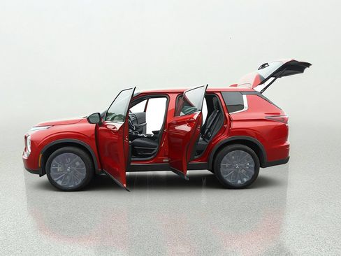 Used 2023 Mitsubishi Outlander SE FWD image 12