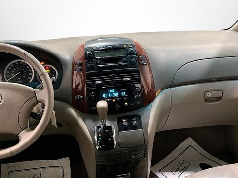 Used 2004 Toyota Sienna XLE image 9
