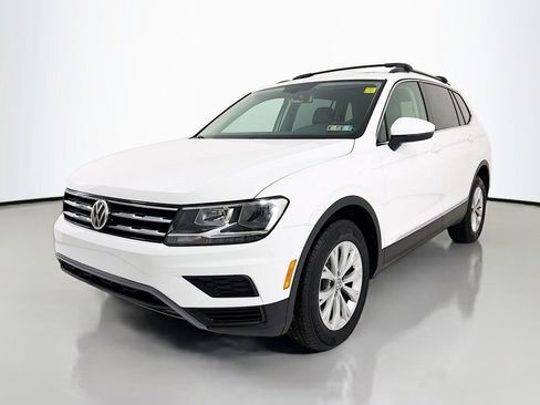 Used 2018 Volkswagen Tiguan SE w/ Panoramic Sunroof Package image 3