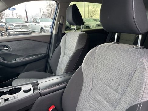 Used 2023 Nissan Rogue SV image 12