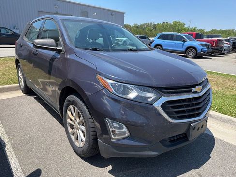 Used 2019 Chevrolet Equinox LS AWD/4WD image 2