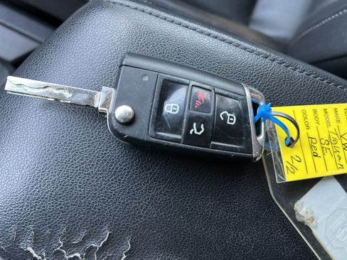 Used 2018 Volkswagen Tiguan SE w/ Panoramic Sunroof Package image 34