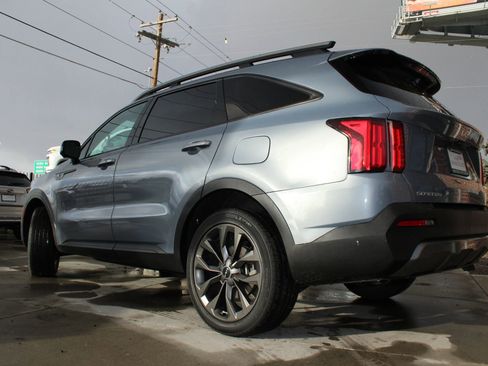 Used 2023 Kia Sorento SX Prestige image 3