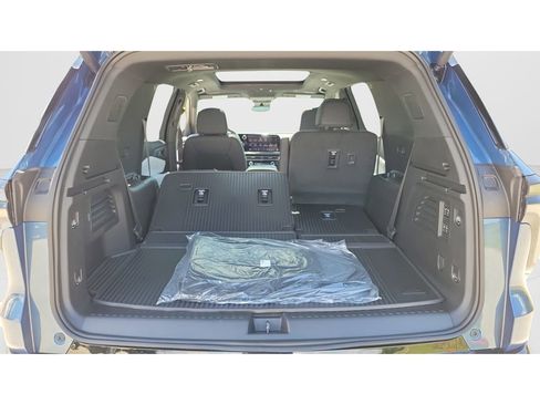 New 2026 Chevrolet Traverse High Country w/ LPO, Floor Liner Package AWD/4WD image 12