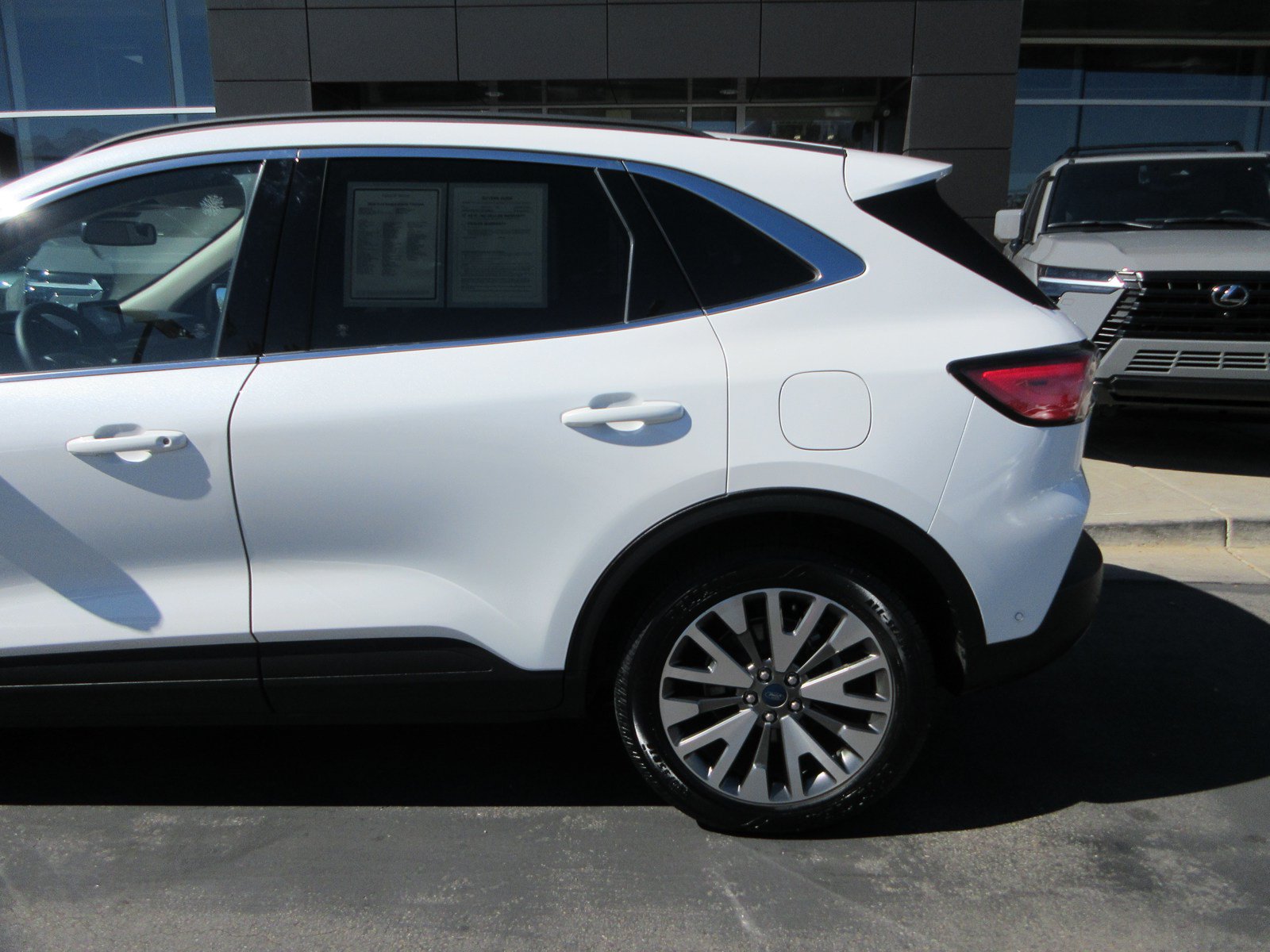 Used 2020 Ford Escape Titanium FWD image 4