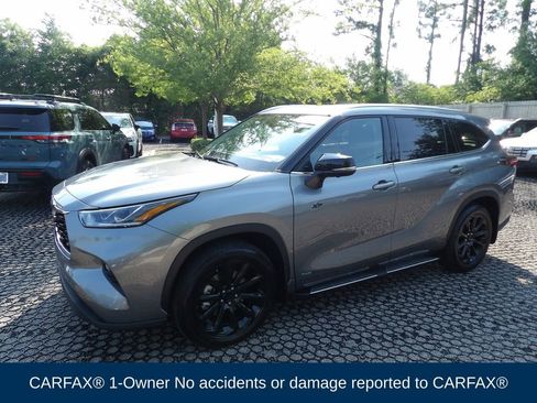 Used 2025 Toyota Highlander Limited AWD/4WD image 3